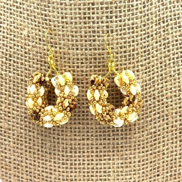 Seed gold beaded necklace and matching earrings. New Handmade Elegant statement - Picture 2 of 3